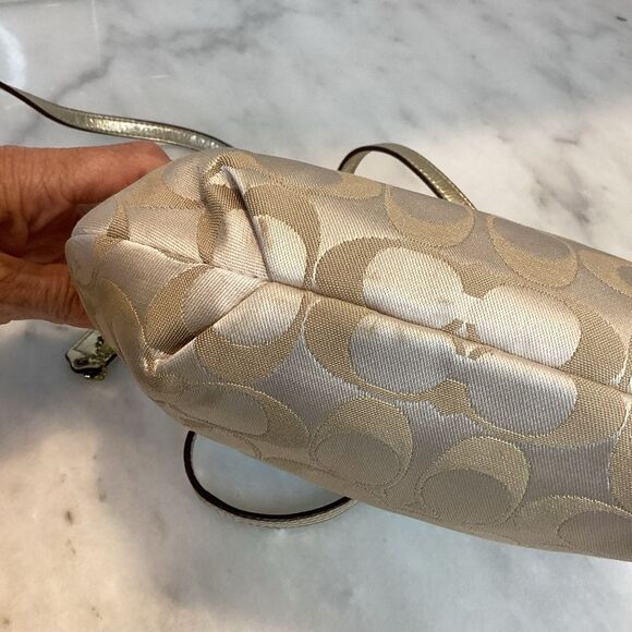 Coach Poppy Graffiti Signature Logo Crossbody Bag HTF - Picture 7 of 13